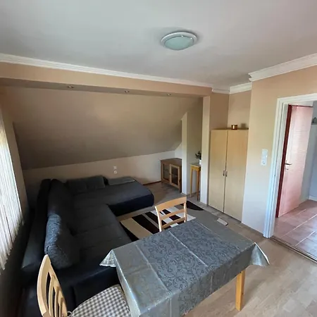 Fefe Apartament *